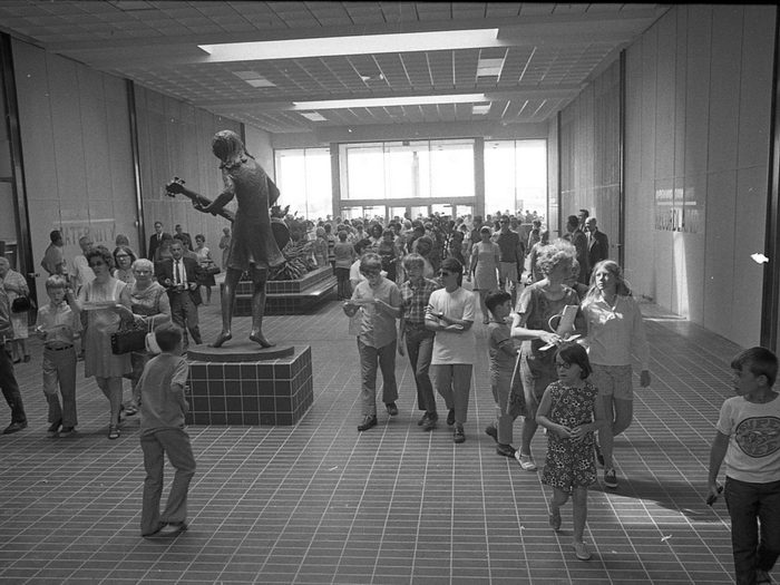 Lansing Mall - Vintage Photo (newer photo)